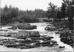 Pont des Cascades ou des 4 ième chutes en amont du lac Pontbriand